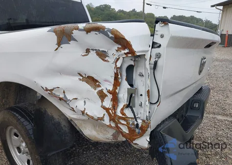 2022 Ram 1500 Classic Tradesman 4X4 5'7 Box z USA, uszkodzony, nr VIN 1C6RR7KGXNS224329